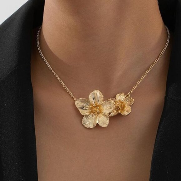 Jewelry - Golden Flower Necklace